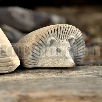 Kamenný ježko ležiaci 20 cm